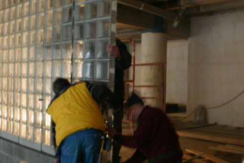 pose d'un mur de séparation en brique de verres