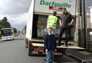 enlèvement des journaux par camion