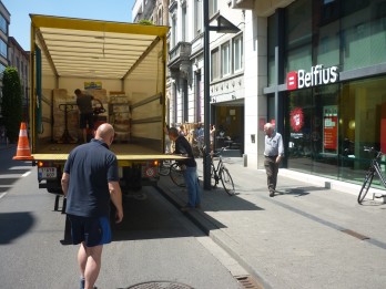 Enlèvement de journaux par camion  - Louvain 2015