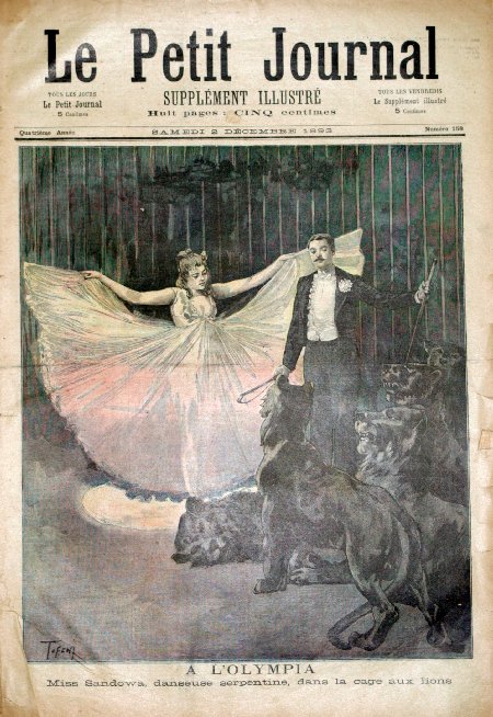 journal Le petit journal illustré A l'Olympia. Miss Sandowa, danseuse serpentine, dans la cage aux lions.