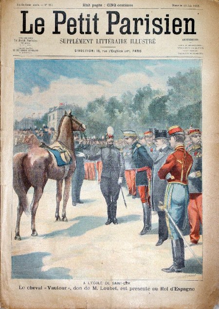 journal Le petit Parisien illustré A l'école de Saint-Cyr. Le cheval 'Vautour', don de M. Loubet, est présenté au Roi d'Espagne.